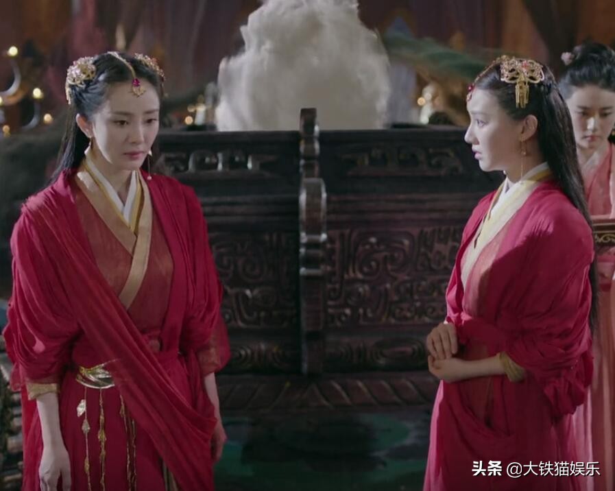 同一部劇中，當(dāng)女配和女主造型一樣，就很考驗(yàn)女主顏值了