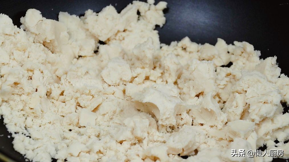 这是不用面粉的月饼，也不要烤，白芸豆的炒制很重要