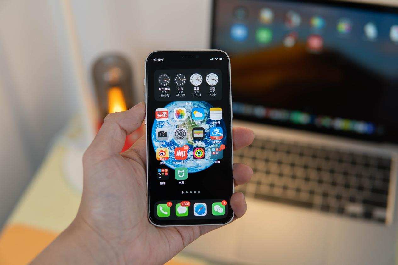 为手机屏幕保驾护航，倍思iPhone12系列超瓷晶钢化膜