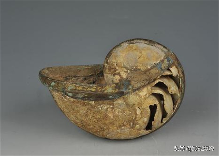 南京出土的“鹦鹉酒杯”,据说“永远喝不完”