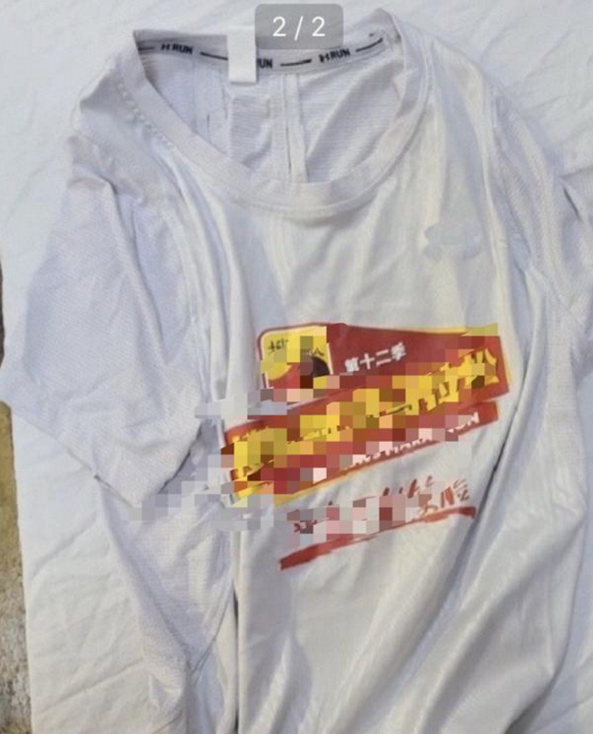 郑爽马拉松活动生图被说变阿姨，网友：像一个