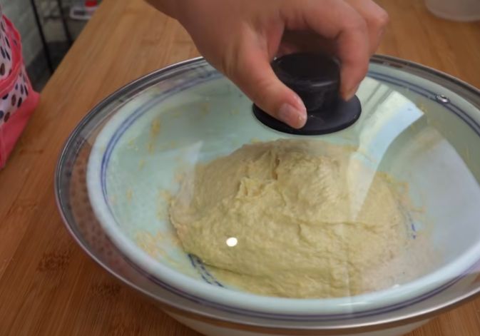 The egg bubble method is simpler than fried dough sticks. It does not knead or roll the noodles. It is noisy and delicious.