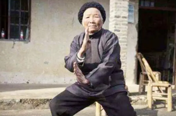九旬农妇拒绝上户口，死前才说出真实身份，网友：藏得很深