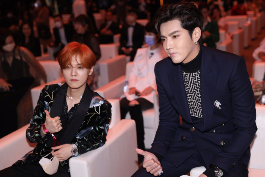 微博之夜尴尬瞬间：杨幂不满安排直接垮脸，丁