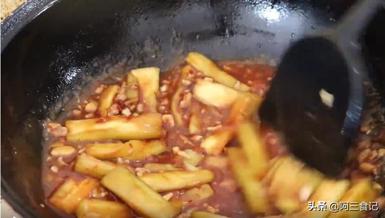 茄子最下饭的做法，不用过油，鲜香开胃又解馋，出锅全家人抢着吃
