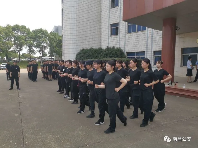 南昌243名新民警上好入警第一课 迈出从警新步伐