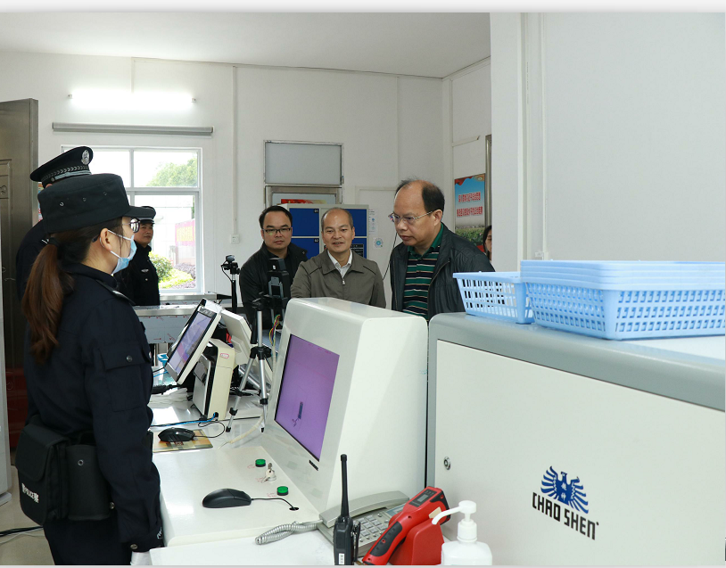 市中院领导到鹿寨法院检查指导 “六专四室”建设情况及法庭安保工作