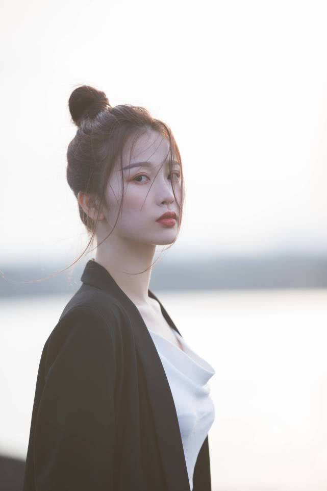 虞书欣赵小棠双双出道，家庭条件惹关注，果然