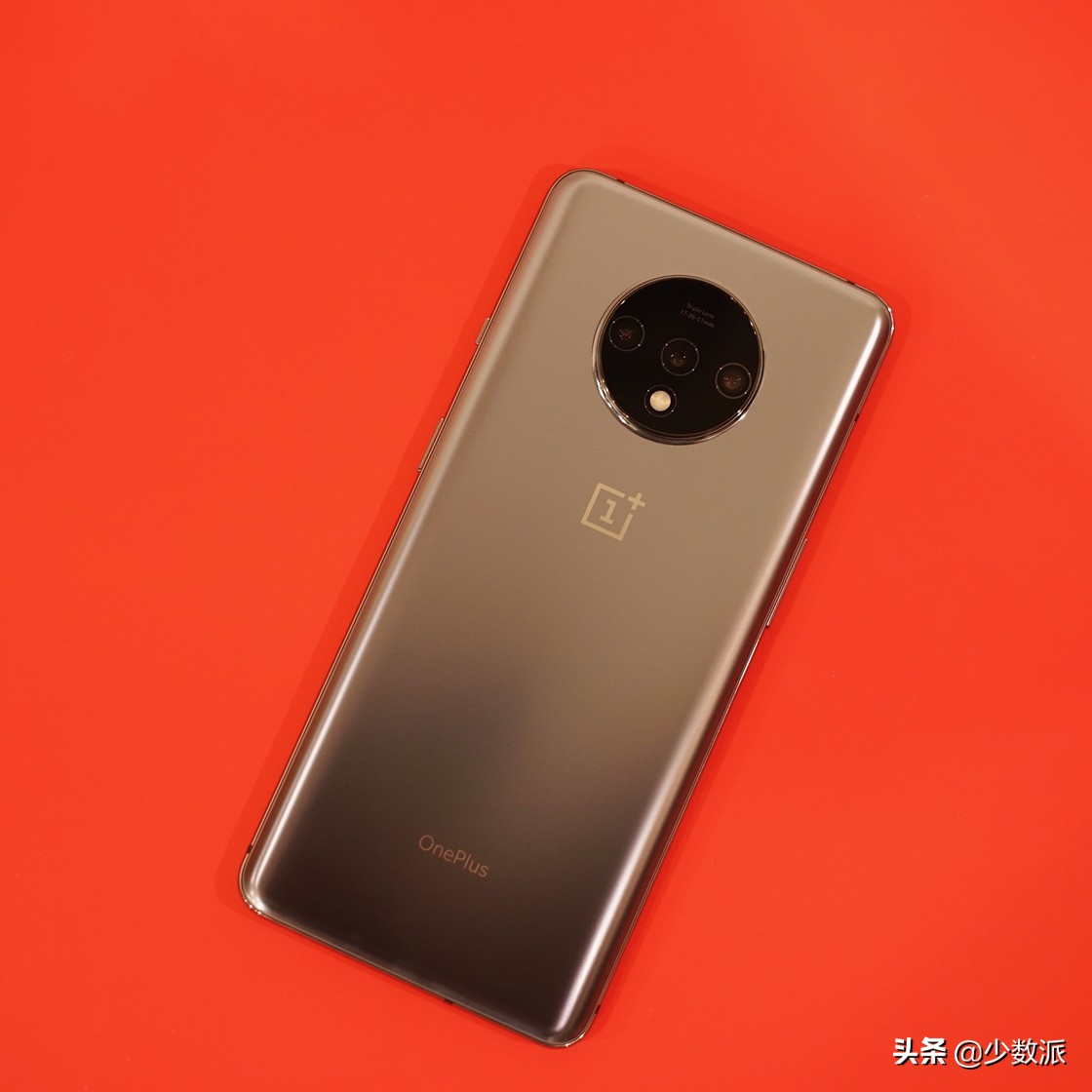 OnePlus 7T 上手体验：一台屏幕出色的性价比手机