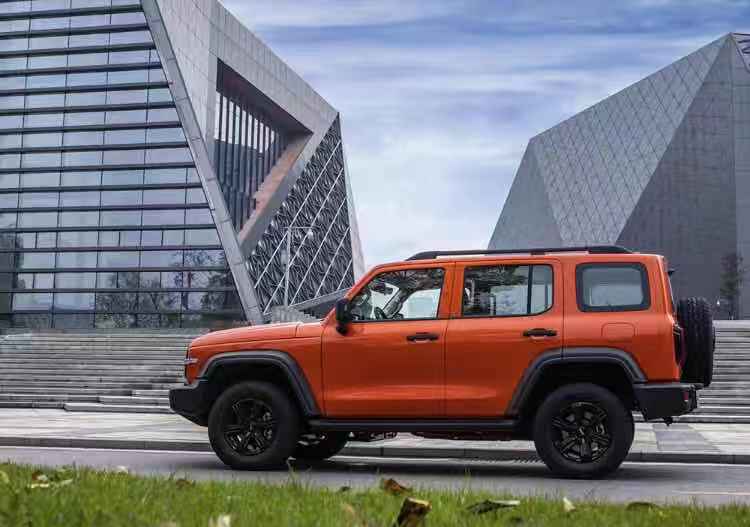 �й������й�����������𱬵���������SUV������������ʵ��