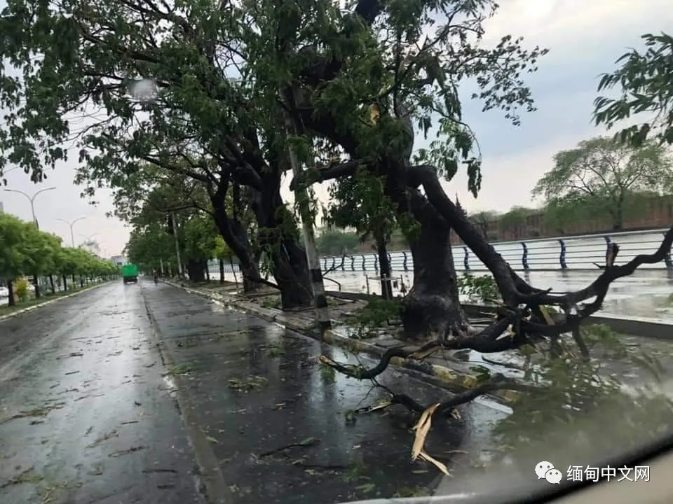 缅甸遭遇强风暴雨冰雹袭击，多个城市一片狼藉