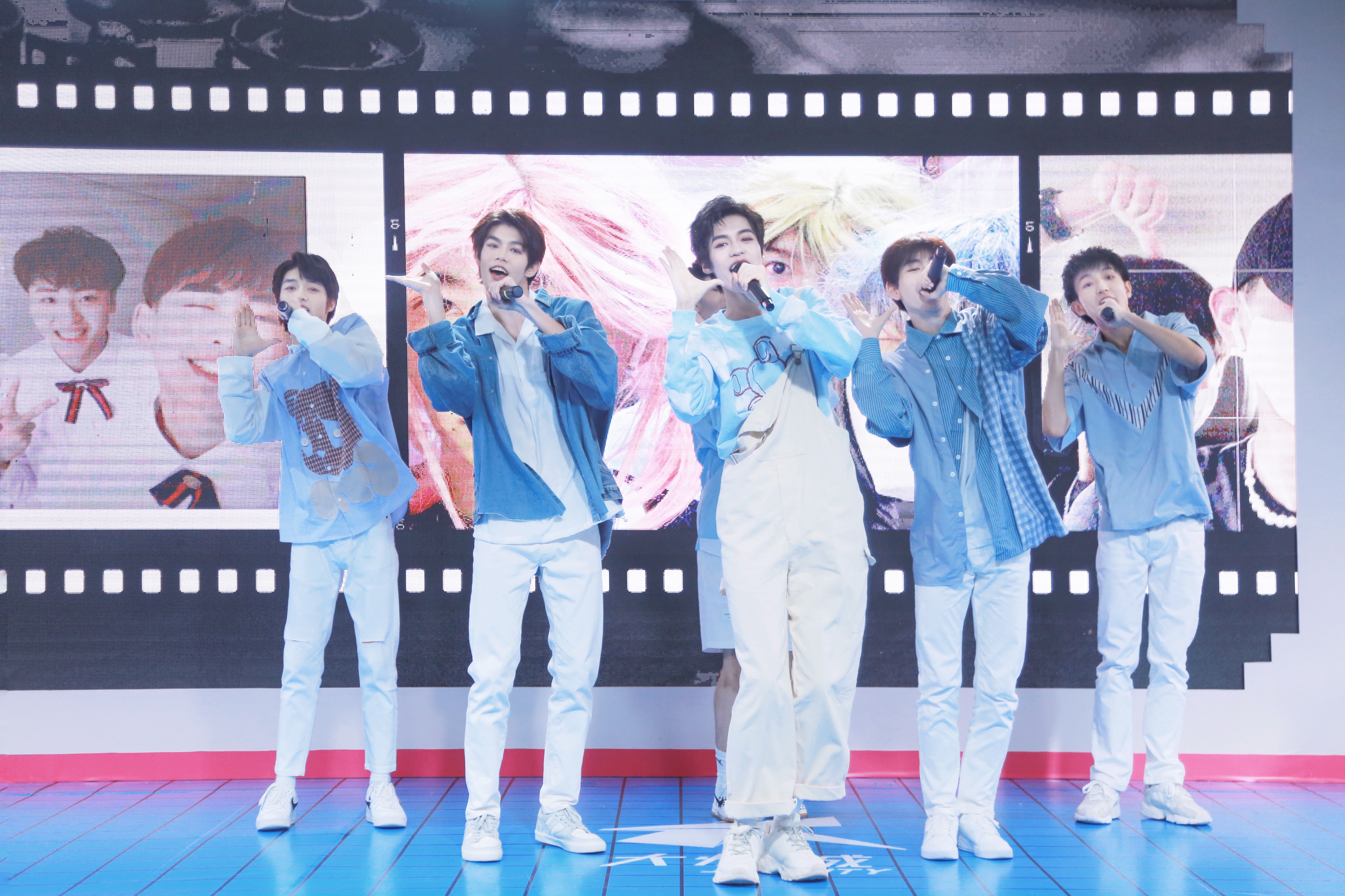 偶像男团YES!CAMP首次粉丝见面会成都举行