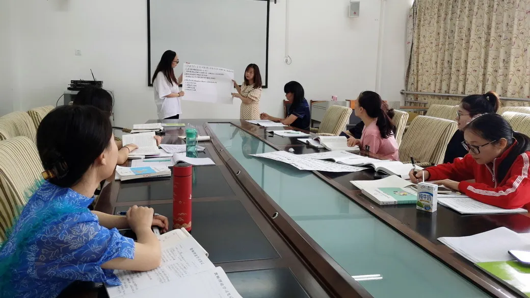 以研促教,共探成长——华阳幼儿园西区开展有效阅读教研活动