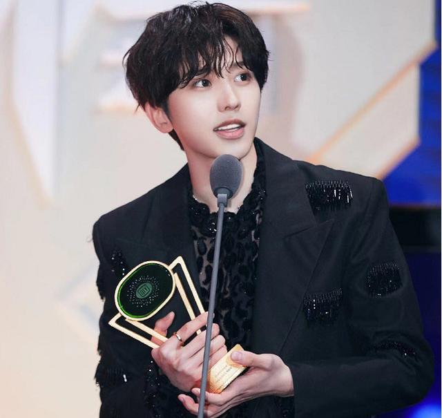 ? TFboys program is chopped, xiao Zhan plum is pulled forcedly now group Cp, sponsor should just do a business? 