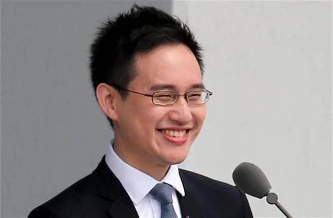 顏色對了升官發財？ 民進黨�口譯哥�從美國返台，投靠英系拼選舉