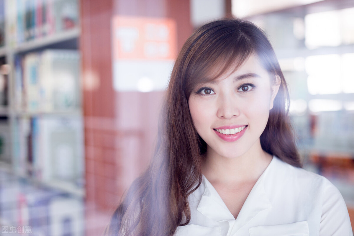 青春少年的初恋，竟然和离婚女人过夜图片