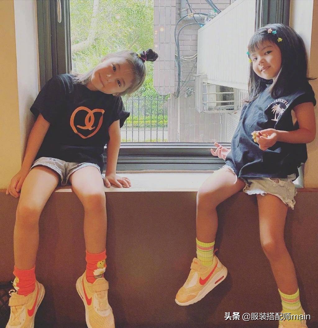 賈靜雯女兒真養眼，梧桐妹穿搭樸素氣質鄰家，咘咘波妞大長腿矚目