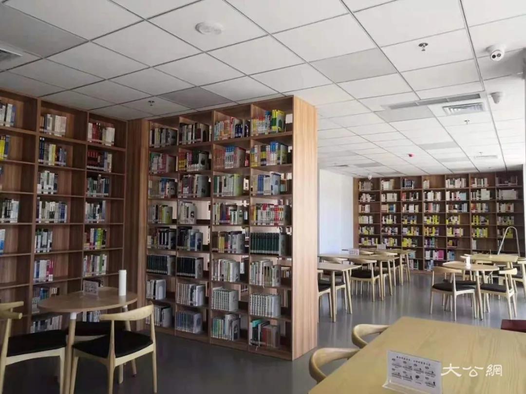 甘肃武威24小时自助图书馆再现“不夜书城”