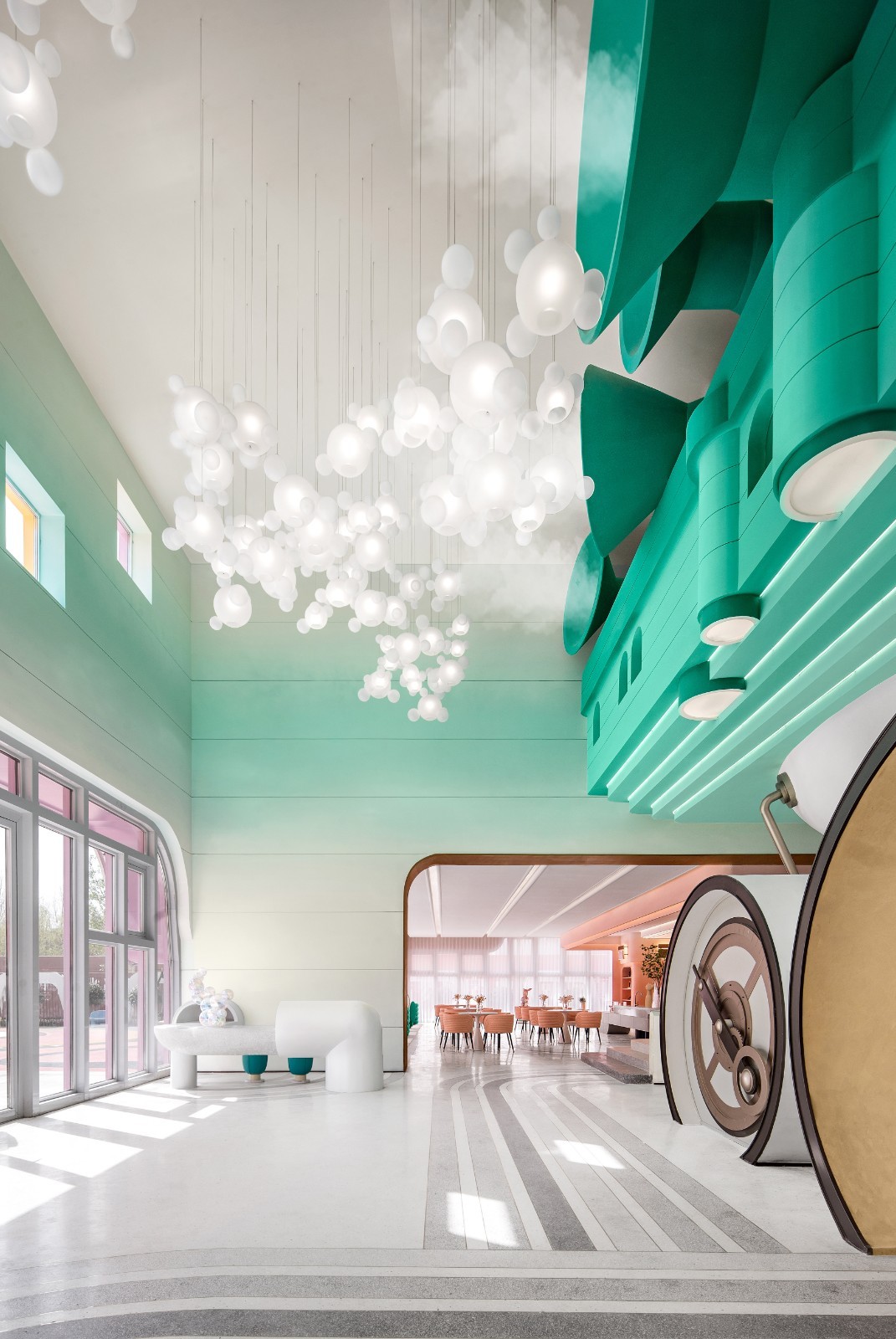 色彩斑斓的幼儿园，用设计打造一个神秘、梦幻的寻梦工厂