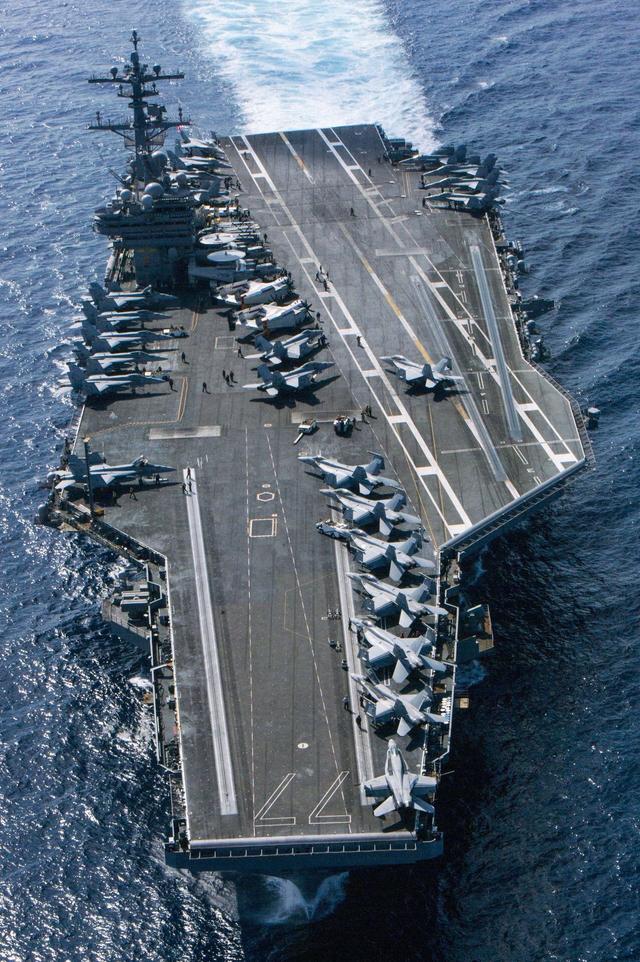 山东舰尺寸到底有多大？把它和尼米兹级核航母