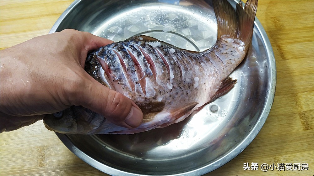 图片[4]-教你做一道汤白肉鲜的鲫鱼炖豆腐 鱼肉鲜香入味 汤白味美-起舞食谱网