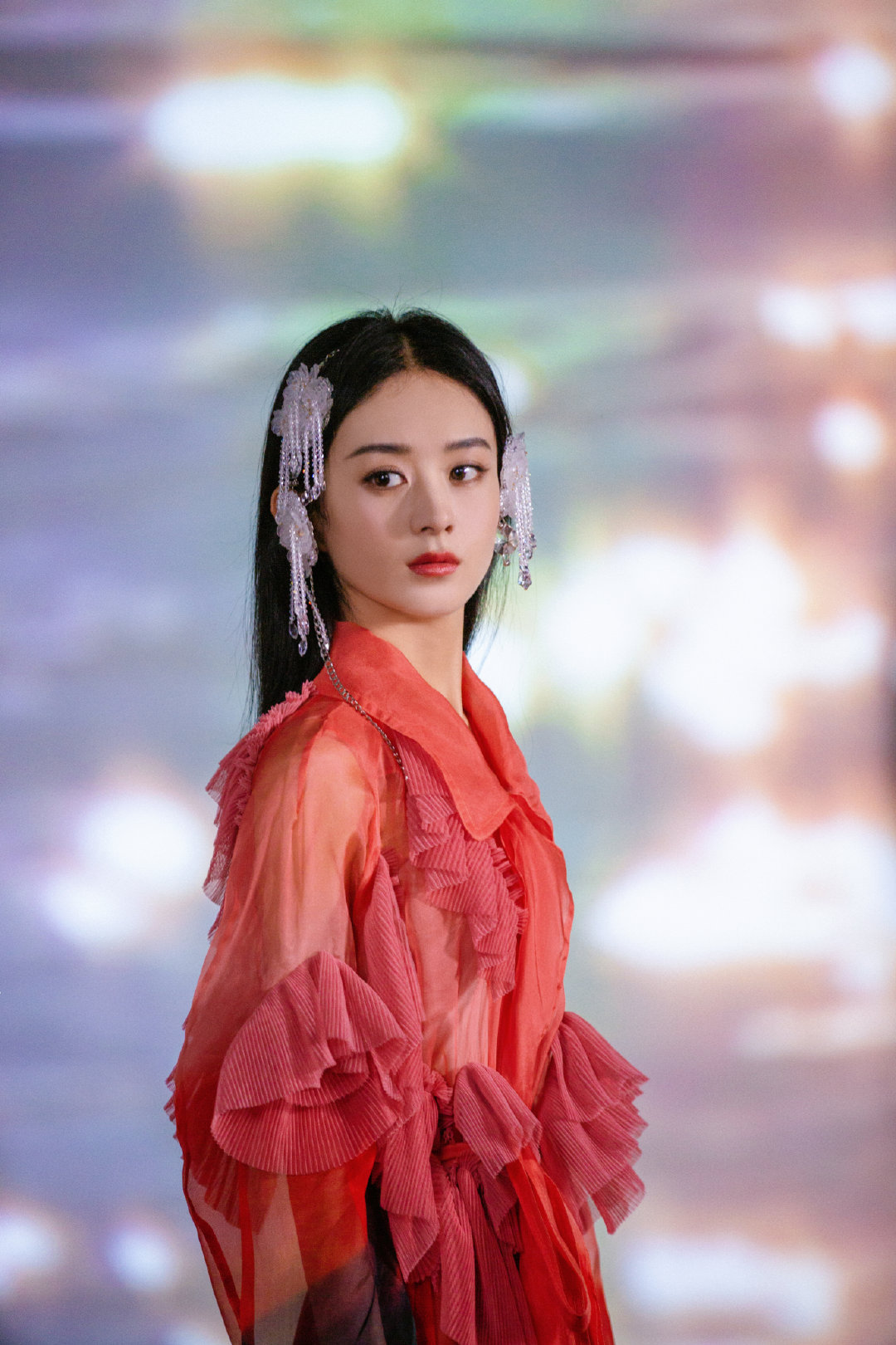 Zhao Liying is clever big, elegant and intellectual temperament is shown, again the acknowledge with colourful to clever treasure beauty refresh