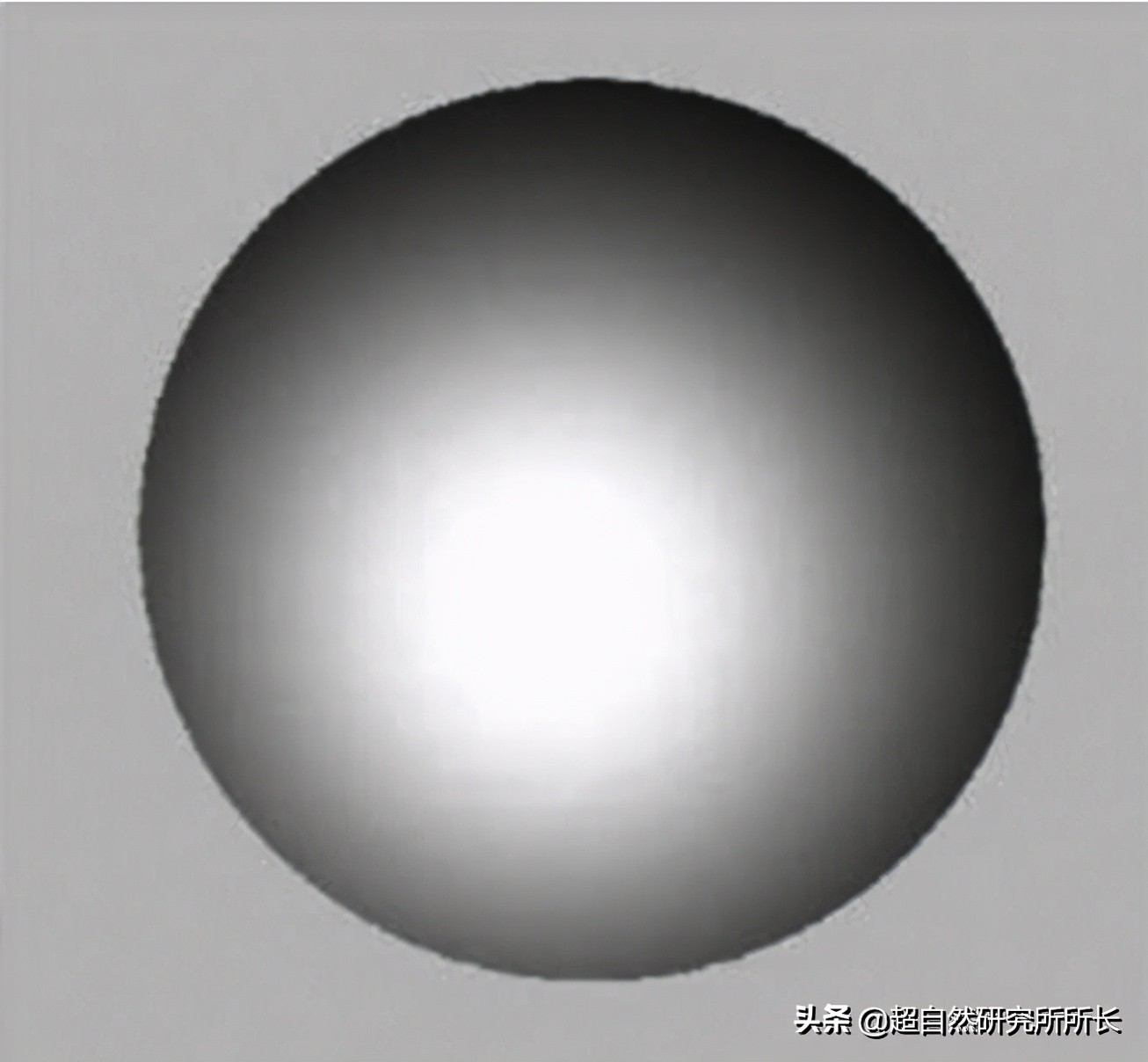 一位法國老人的外星之旅，帶回了一切未解之謎的終極答案