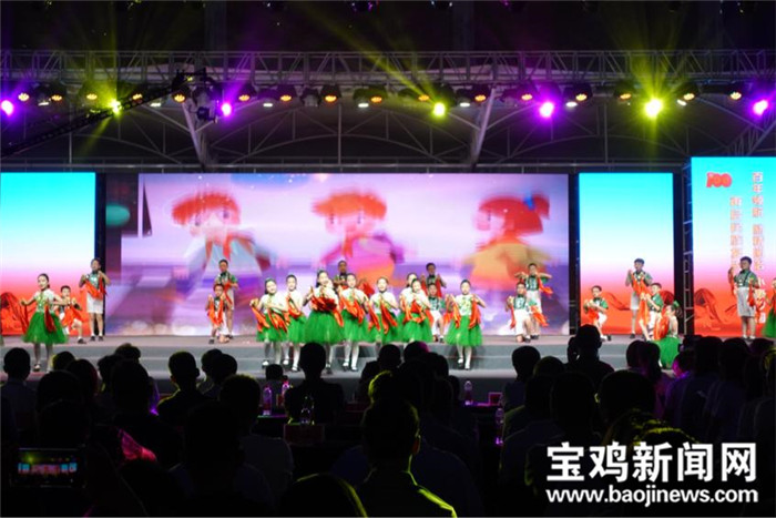 寶雞高新第二小學(xué)怎么樣?這場(chǎng)晚會(huì)“嗨”“燃”“酷”(圖4) 寶雞高新第二小學(xué)怎么樣?這場(chǎng)晚會(huì)“嗨”“燃”“酷”(圖4)