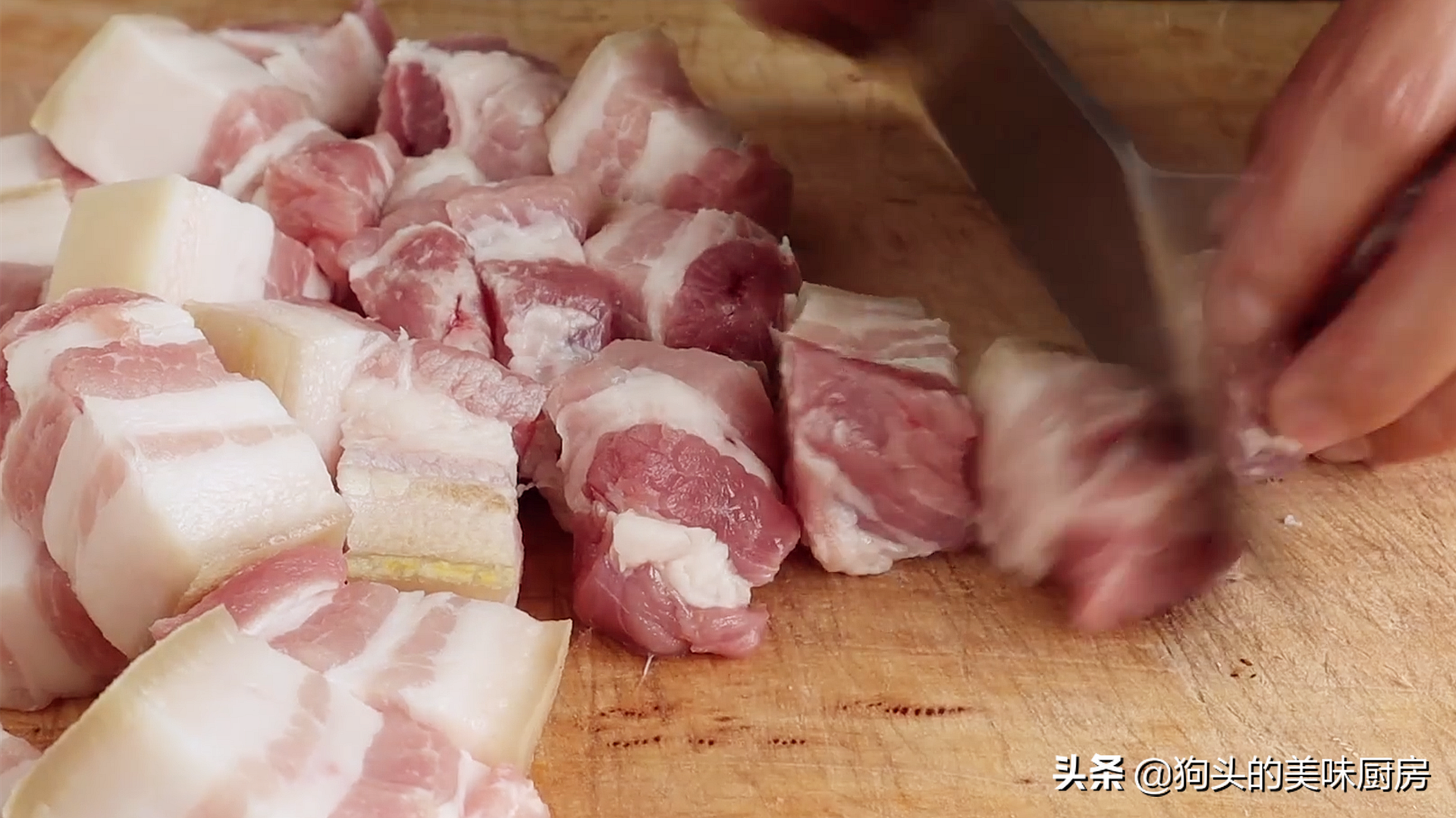 做紅燒肉時，掌握這些小技巧，紅燒肉不腥不柴，軟爛入味口感好