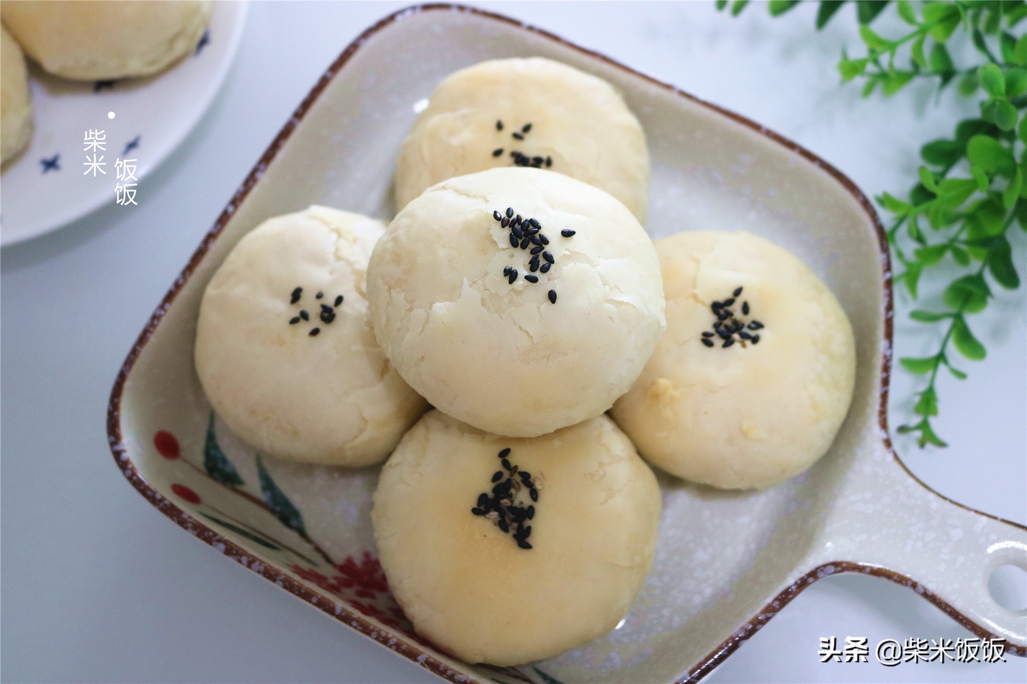 中秋节吃月饼，这个馅的太香了，香酥多层，咬一口还爆汁