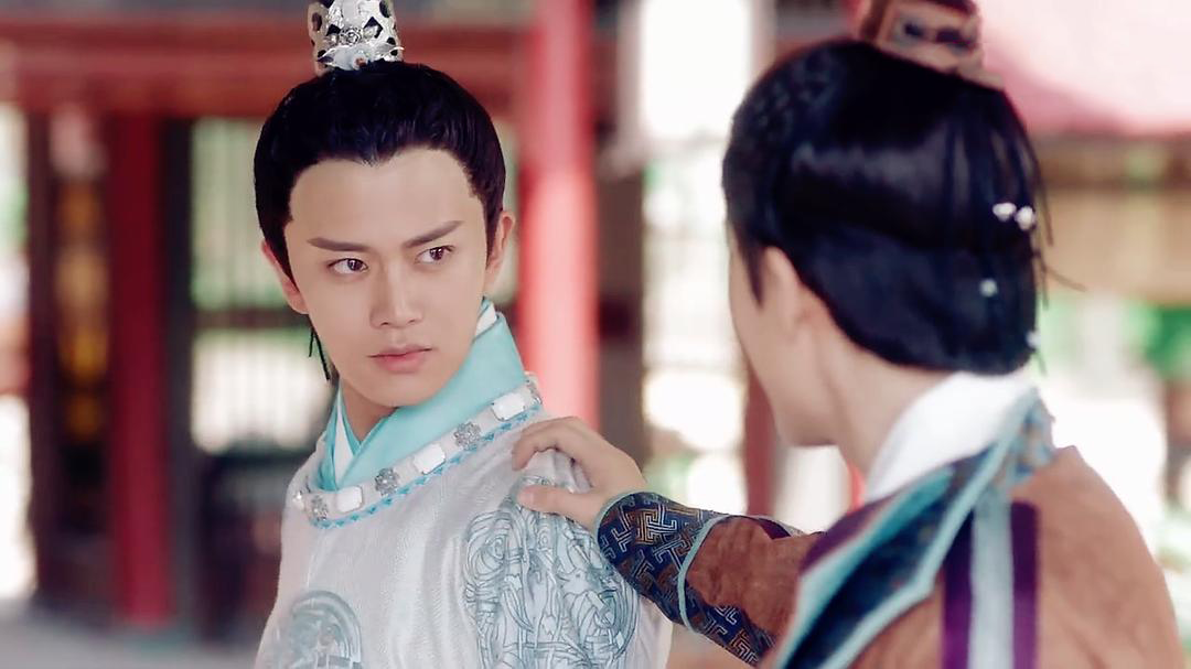 刚开播就拿下网播热度第一，男主号召力强大，