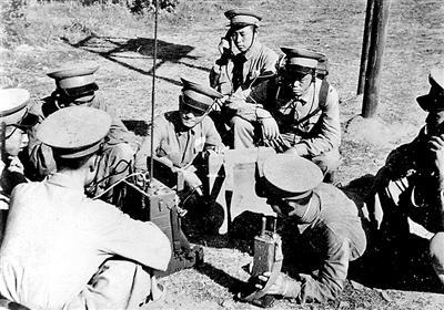 红军抓了一个俘虏，却成我军通信开山鼻祖，5