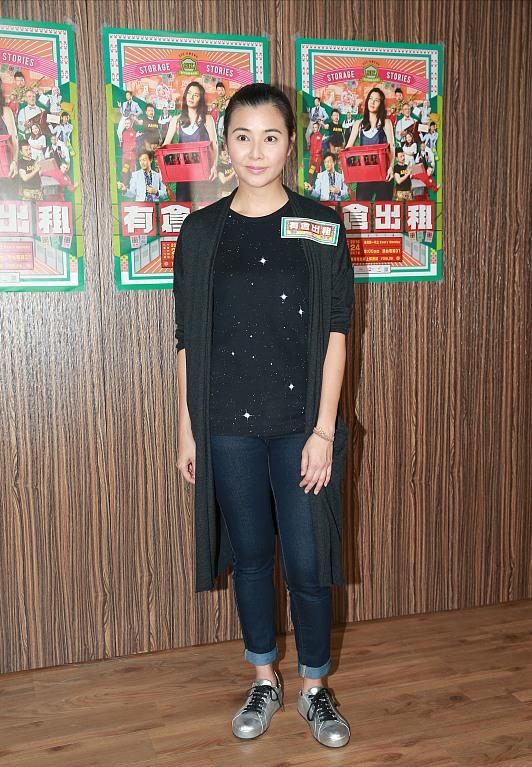 郑伊健夫妇首次直播，蒙嘉慧没生娃肚子却长两