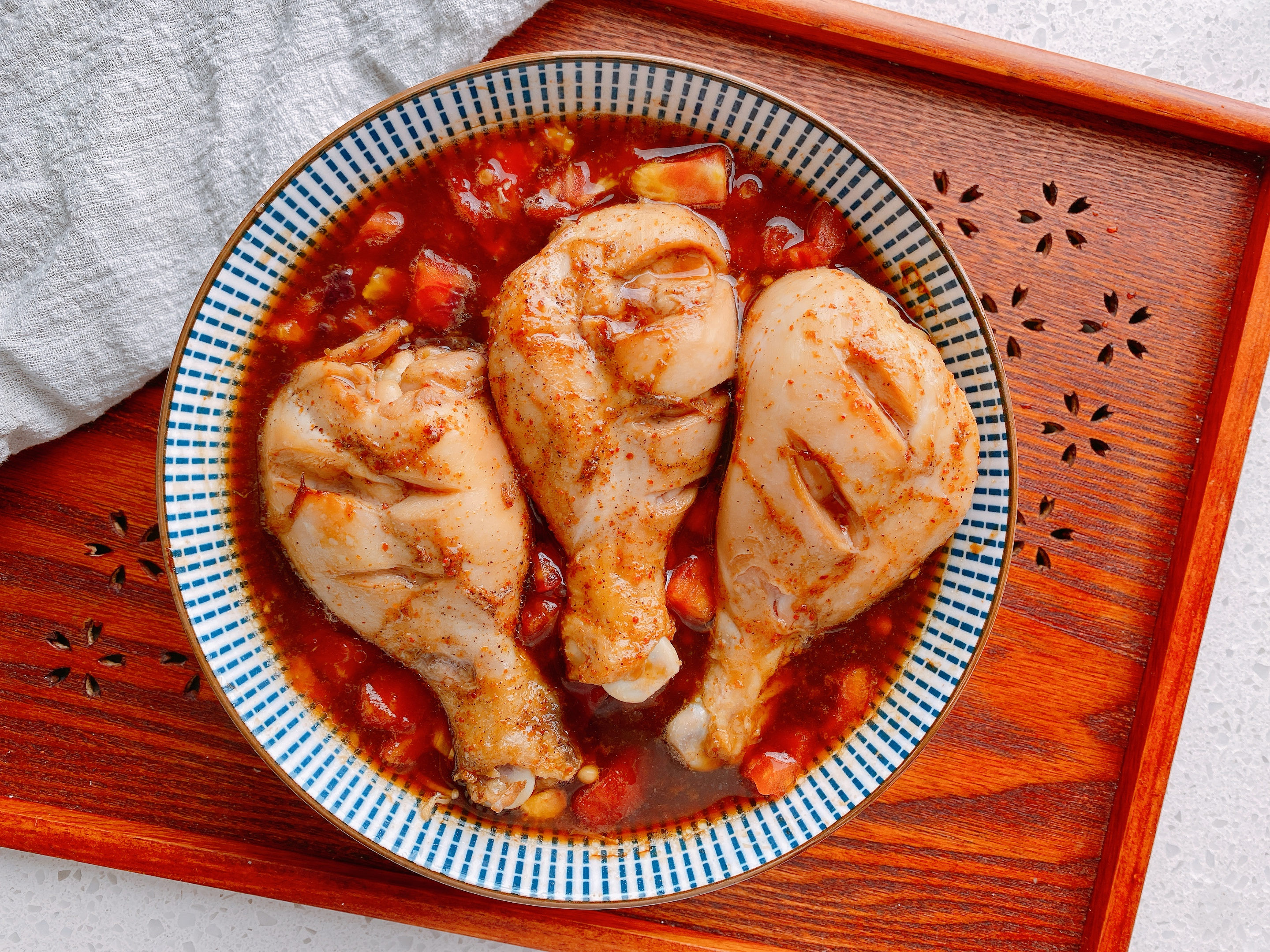 无水无油的蒸鸡腿，掌握1个秘诀，低脂低热量，鲜嫩多汁超好吃