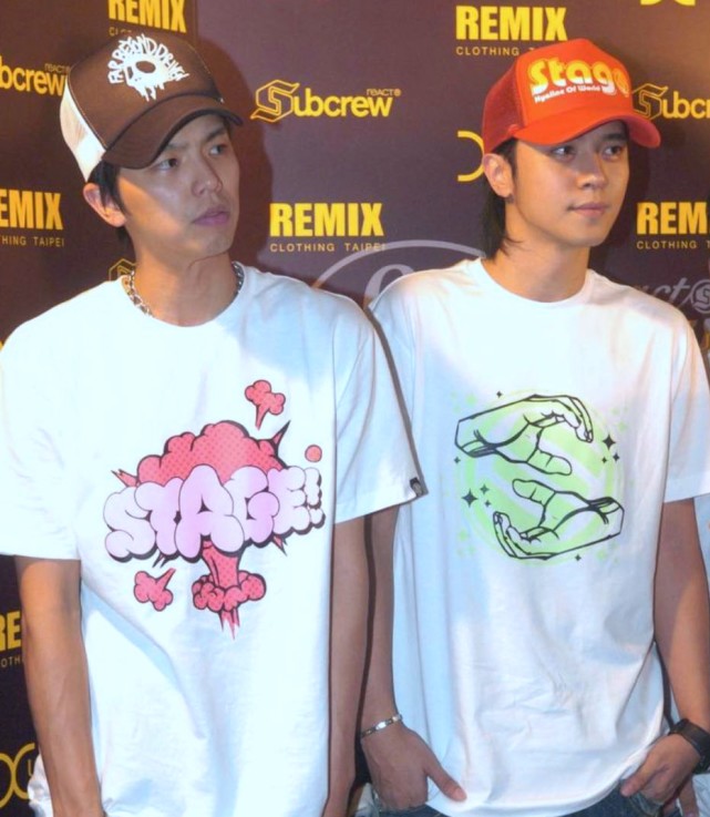 黄鸿升父亲拒绝罗志祥到灵堂，小猪深夜门口悼念，发动态广而告之