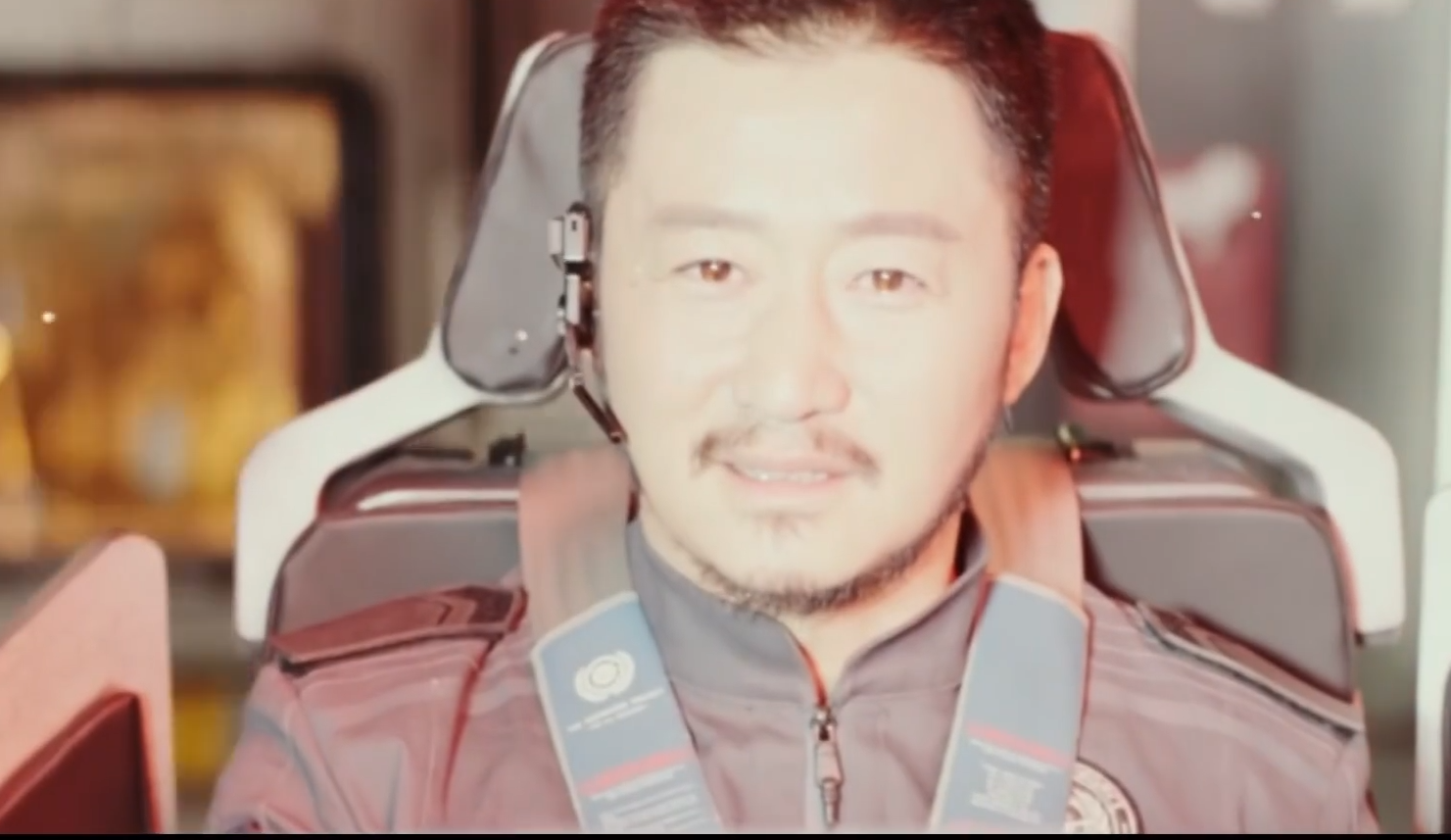 吴京的“间歇性”人设崩塌，有人怒骂：真爱国