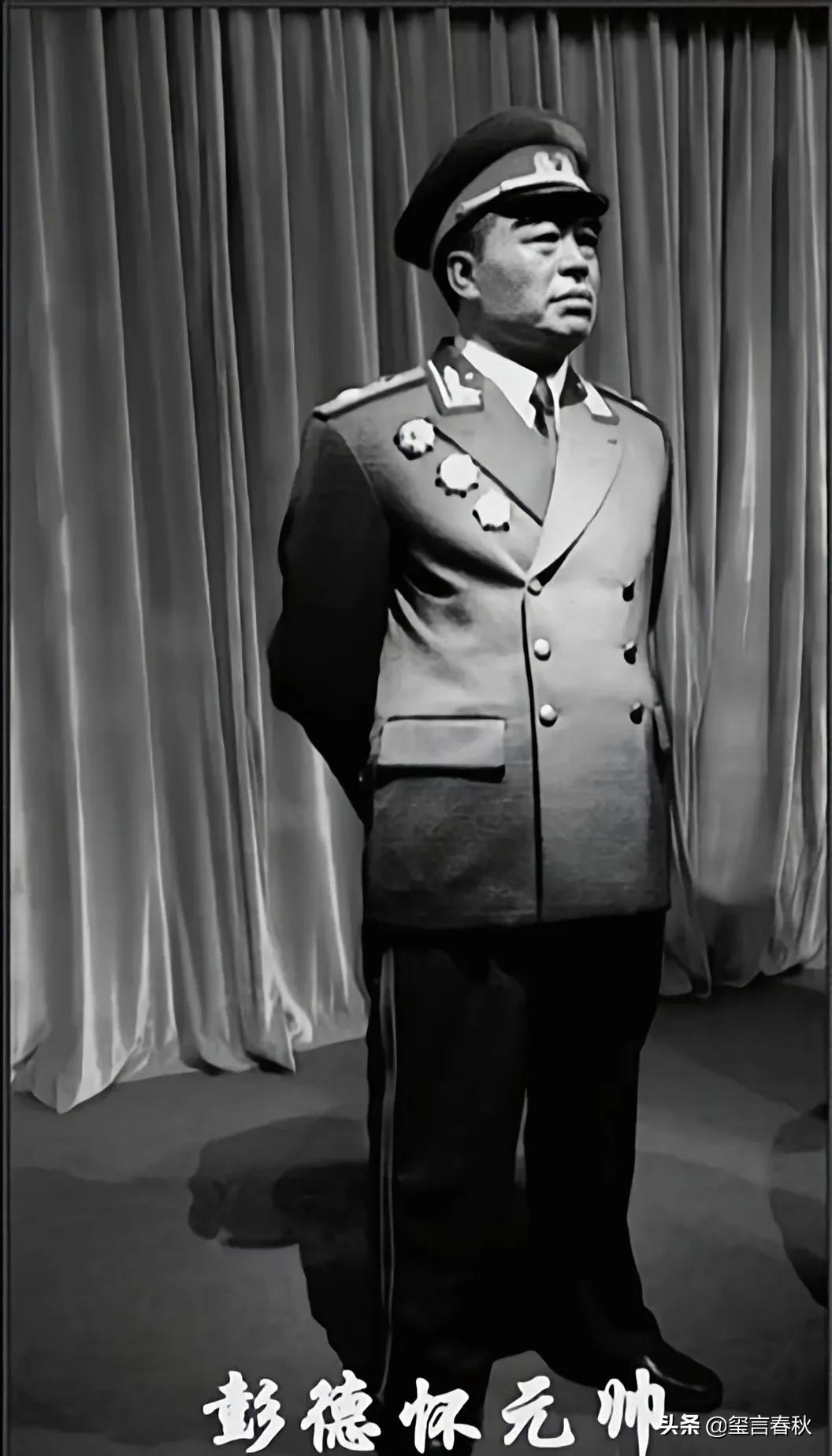 解放军首次授衔前夕，毛泽东不要军衔，罗荣桓