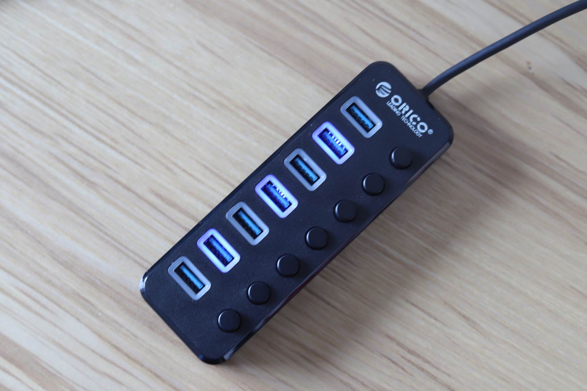 奥睿科分线器轻体验：独立分控、LED灯、USB3.0统统安排