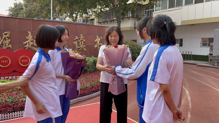 叢臺區(qū)永安中學慶祝第37屆教師節(jié)(圖32)