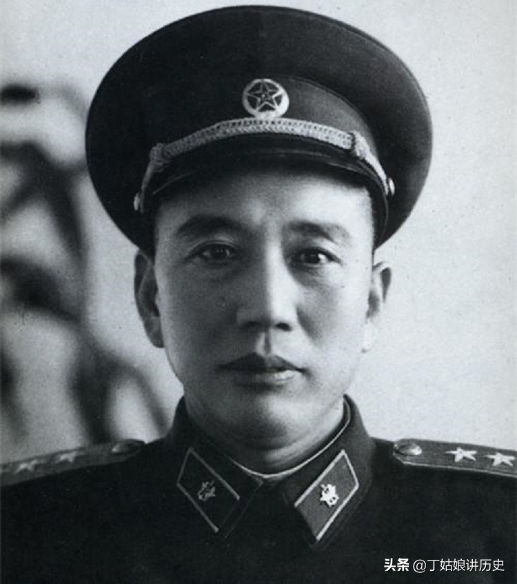 我軍十六個兵團(tuán)，既當(dāng)司令員又當(dāng)政委的，共有四個人，他們都是誰