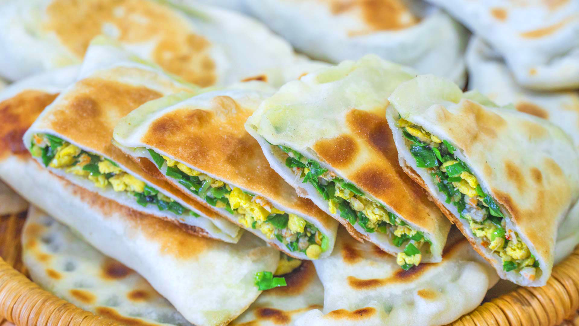 愛吃韭菜盒子，學會這種做法就夠了，不破皮不露餡，個個薄皮大餡