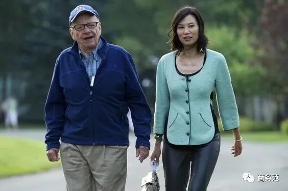 扎克伯格穿200块拖鞋聚会，暴露了全世界最有钱人“穿衣潜规则”