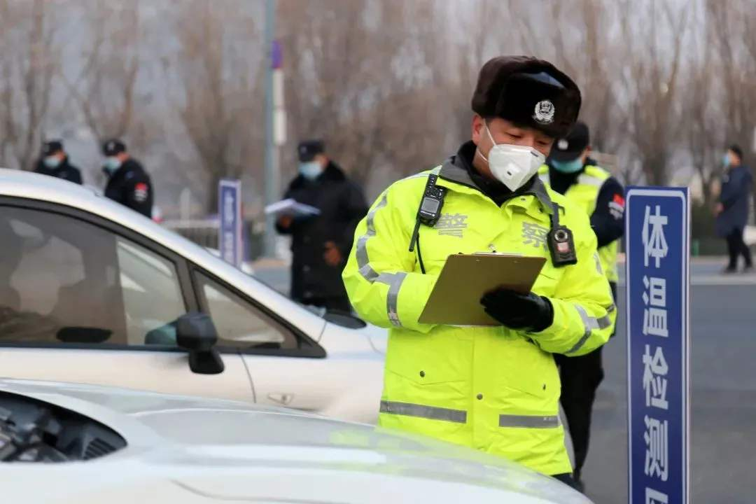 新冠疫情致使西方暴露