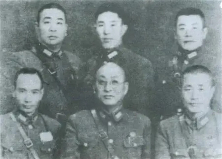 杜聿明被俘后被“陈主任”审讯，他下意识地问：你是陈毅将军吗？