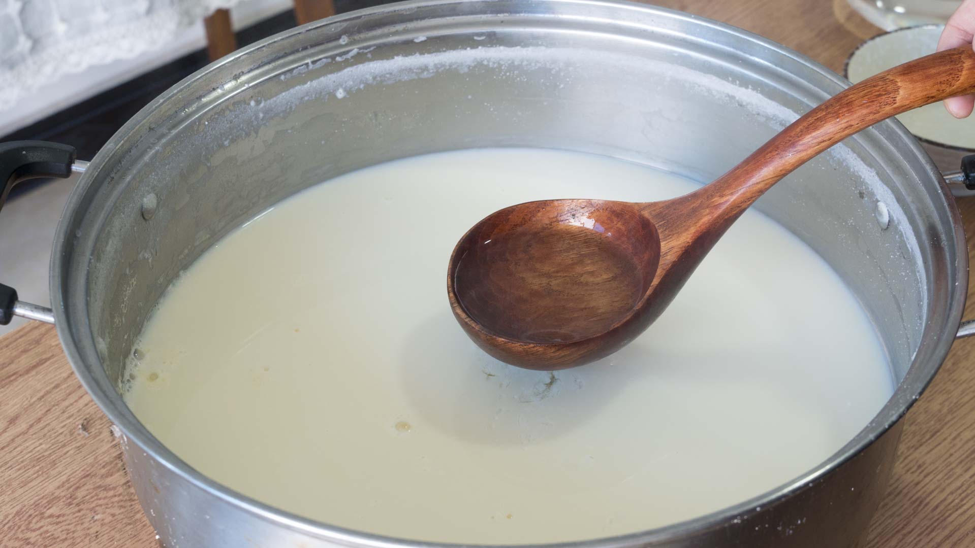 在家做豆腐，2斤黃豆出8斤豆腐，健康零添加，做法簡單又好吃