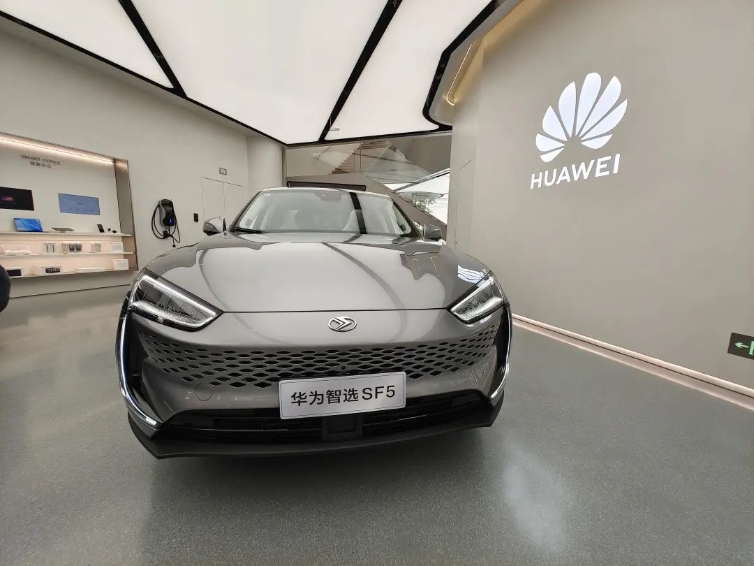 它空间不如理想ONE，但它百公里加速4.7秒，只卖25万！