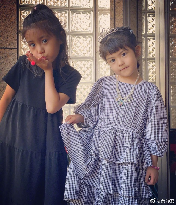 贾静雯两女儿画作太“恐怖”，画风诡异人物张牙舞爪，堪比毕加索