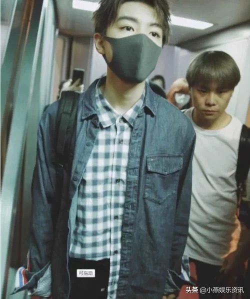 王俊凯在机场被女孩告白，听他“你才要多穿点