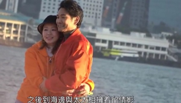 杜德伟携小24岁娇妻出游，大方搂腰气氛甜蜜，59岁仍唱情人？