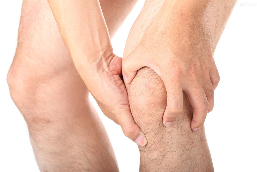 膝蓋不腫不紅但天轉涼後就痛？ 醫生提醒：這是膝關節骨關節炎